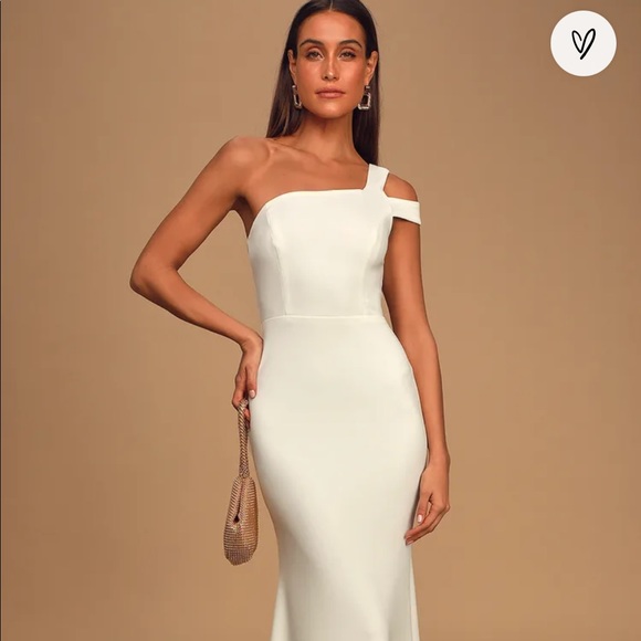 SOLD ✅: White one-shoulder mermaid maxi wedding gown. - Picture 1 of 7